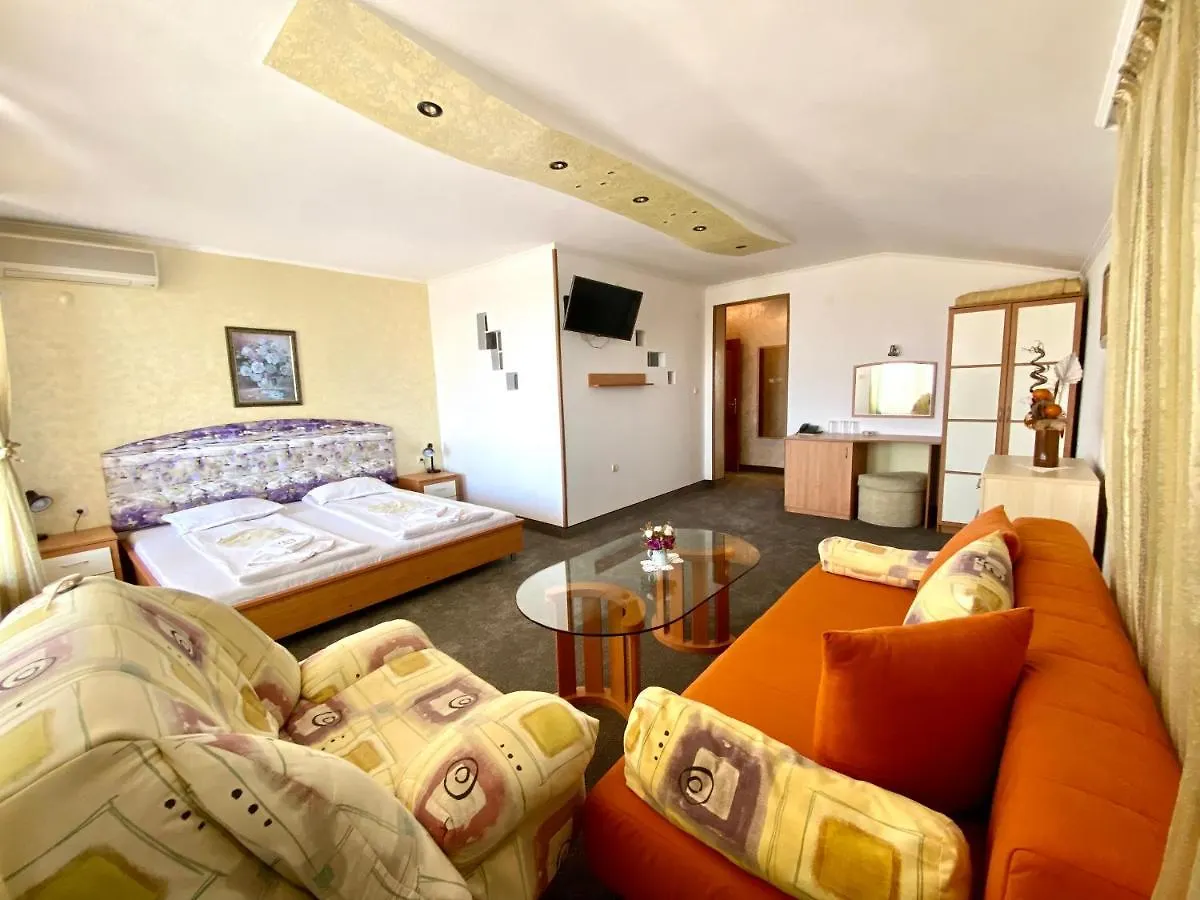 Family Hotel The Golden Fish 索佐波尔