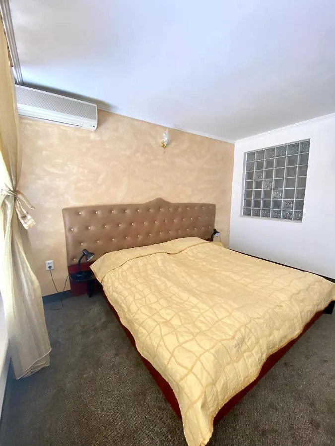 Family Hotel The Golden Fish 索佐波尔